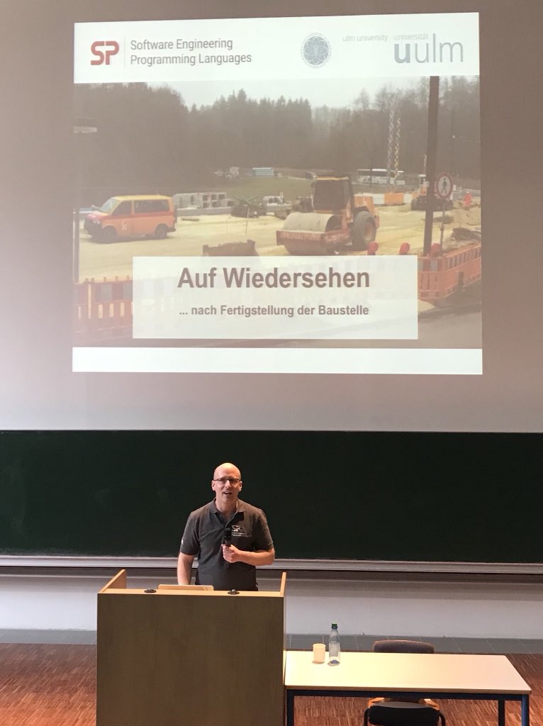 stsauer13's tweet photo. Nach der SE ist vor der SE - @MatthiasTichy übergibt den Staffelstab für die #SE19 an Steffen Becker @snowballUniS. Sie wird vom 18.-22. Februar 2019 in Stuttgart unter dem Motto „#Software und Umwelt“ stattfinden. Wie passend! Danke @SESWM18 #SESWM18 #SE18! Willkommen @seconf19 https://t.co/qRpjsDzz2O