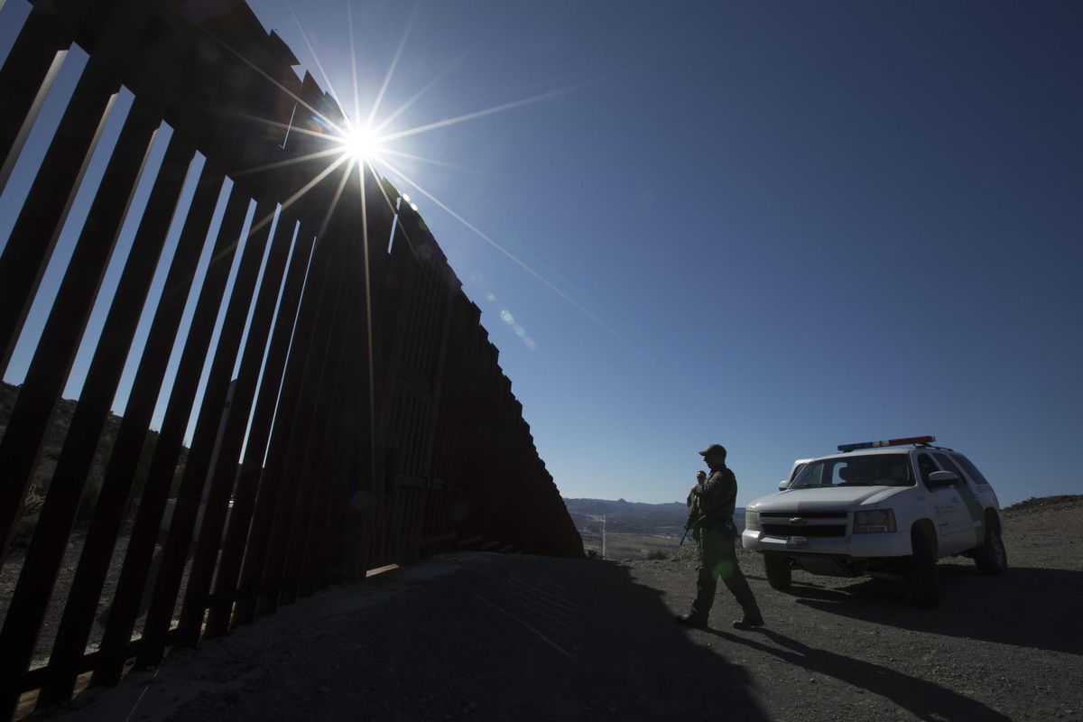 AsianTheatre's tweet photo. As Trump visits models in California for his proposed border wall, a town recalls its own history with fences https://t.co/6eYFga12oM https://t.co/C8btqH5mPa