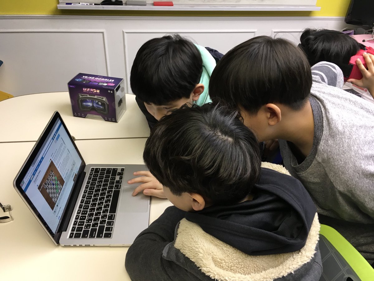 CodingHeroes's tweet image. Collaborativing on @scratch games! My favorite thing about coding!! #coding #kidscancode #codingheroes #edtech