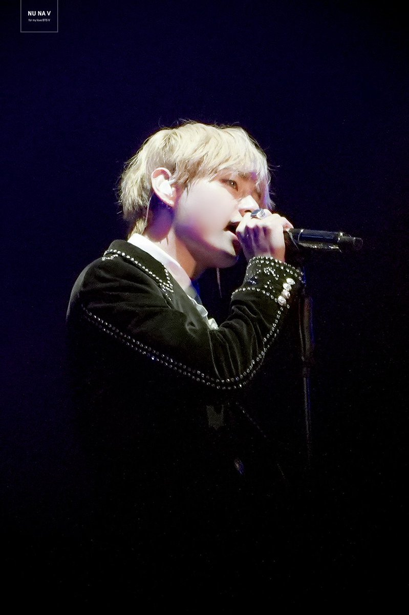 taehyungpic's tweet photo. 🐯🎤

#iHeartAwards #BestFanArmy #BTSARMY @BTS_twt https://t.co/gQcS3ubpHP