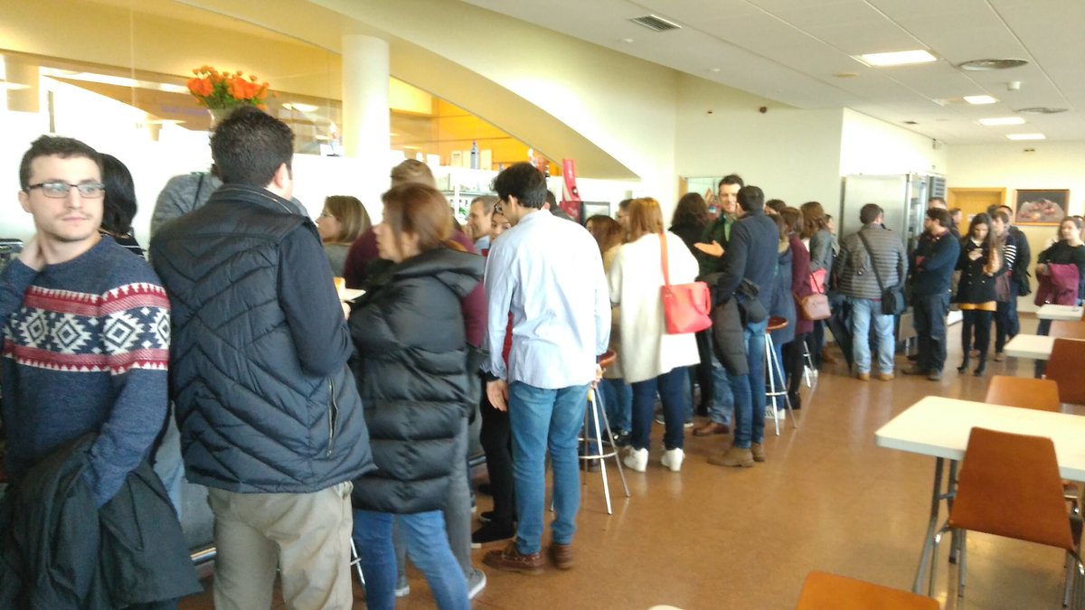 Estamos aprendiendo bastante #RaiolaSEO . Hay muchas estrategias y truquitos que conviene conocer, vayas o no a usarlos. Y desde luego es un éxito de público, que pregunte en cafetería quien no se lo crea