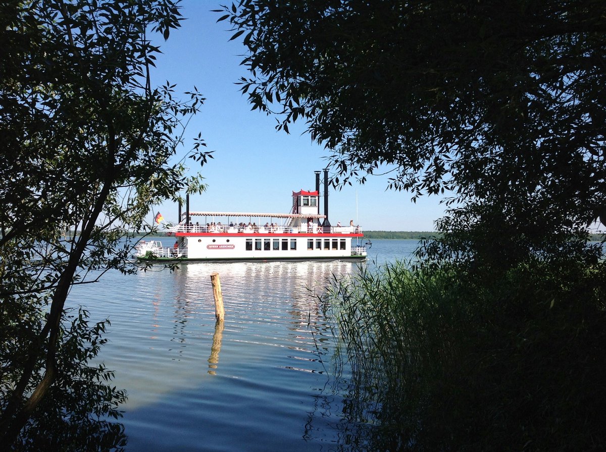 AltmarkFestspie's tweet image. KONZERT ZUM SONNENAUFGANG auf dem Arendsee am 17.6.18. Ab 04:30 Uhr geht es mit der #queenarendsee zur Mitte des größten natürlichen Sees in #SachsenAnhalt und ab 04:52 Uhr Konzert mit Atsuko Koga #flöte und Georgiy Lomakov #violoncello #arendsee #kulturanbesonderenorten #altmark