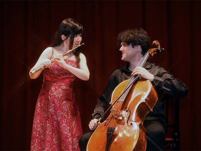 AltmarkFestspie's tweet image. KONZERT ZUM SONNENAUFGANG auf dem Arendsee am 17.6.18. Ab 04:30 Uhr geht es mit der #queenarendsee zur Mitte des größten natürlichen Sees in #SachsenAnhalt und ab 04:52 Uhr Konzert mit Atsuko Koga #flöte und Georgiy Lomakov #violoncello #arendsee #kulturanbesonderenorten #altmark