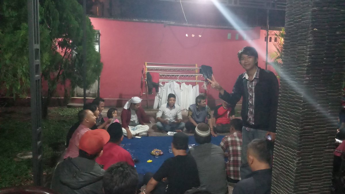 Hasanah_Cikut2's tweet photo. Rapat PAC Cikarang Utara Untuk pemenangan HASANAH..

Salam 2 Jari✌

@jabarhasanah
@tbhasanuddin
@AntonCharlian
@pdip_kabbekasi
@paccikutra
#hasanah
#HasanahMenang 
#dpcpdiperjuangankabupatenbekasi
#HasanahUntukJabar1 https://t.co/dJFtxyggLM