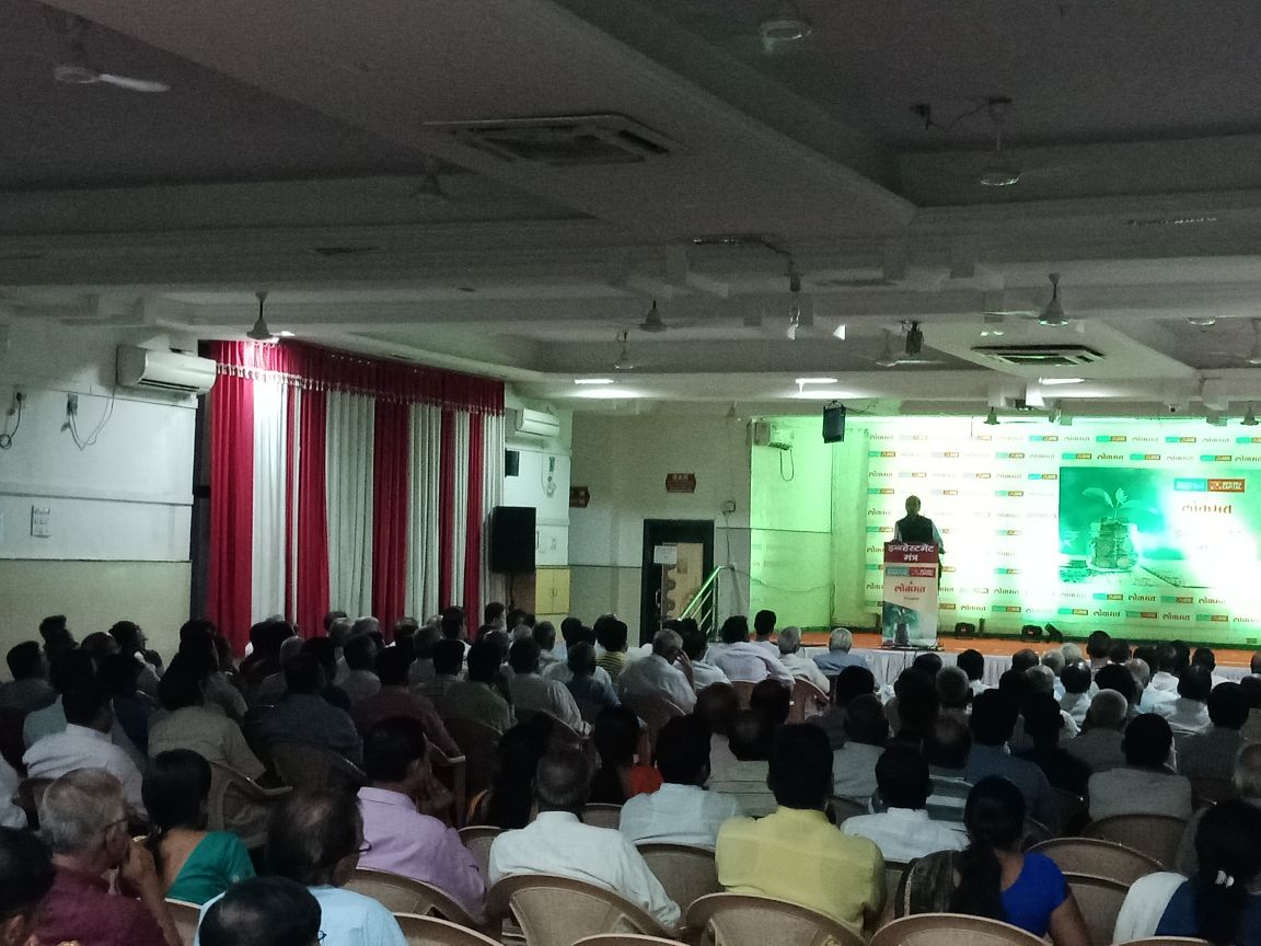 ShashwatB14's tweet photo. @prashg1981 addressing investors in an Investor Awareness Program in Jalgaon. @abcabslmf @MFBALA @SRKoti @manish647 @MFSahiHai https://t.co/FAhPFxeu4X