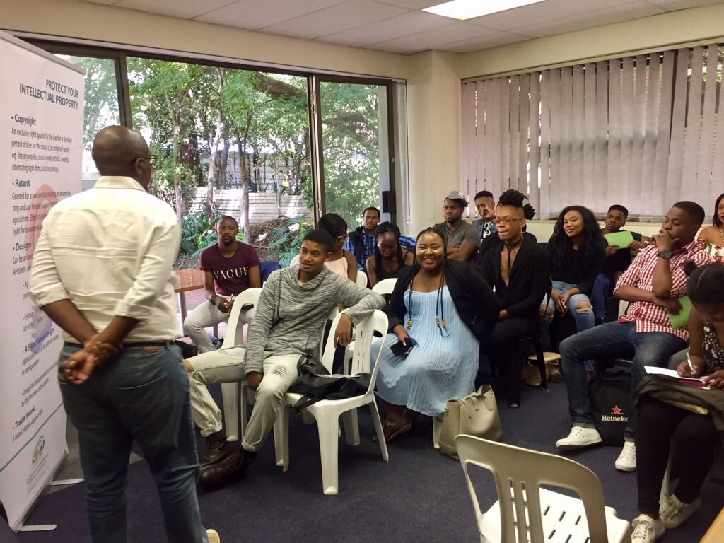 issaglowingting's tweet photo. Look at all the greatness @chrisophocus @PhiweManata @obakengmedia @HlatshwayoLisa_ @flexmpumi @Simply_Itu @RapsonTembe ✨✨✨✨✨#O.M.G https://t.co/IItCybXl1G