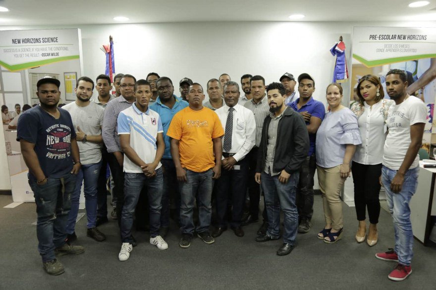INTRANT_RD's tweet photo. #IntrantNoticias | “#INTRANT imparte charla al personal del Colegio Bilingüe New Horizons” https://t.co/2XrptNzAvk | #EducaciónVial #INTRANTEduca. https://t.co/YvA2sZNy69