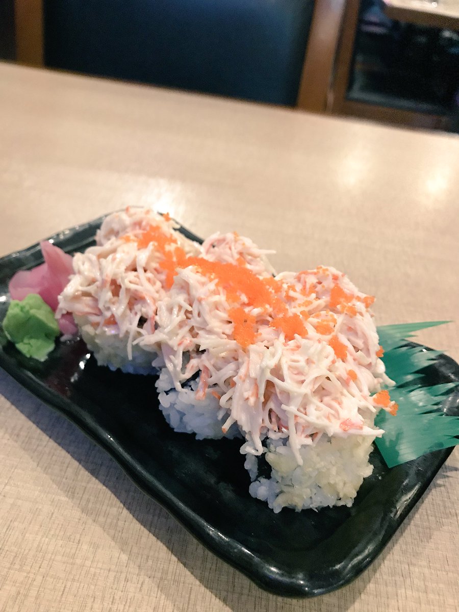 almightymika's tweet photo. Cheat eat for the day: Yuujin’s crazy maki. 😭😭 https://t.co/gMUZeMQqLK