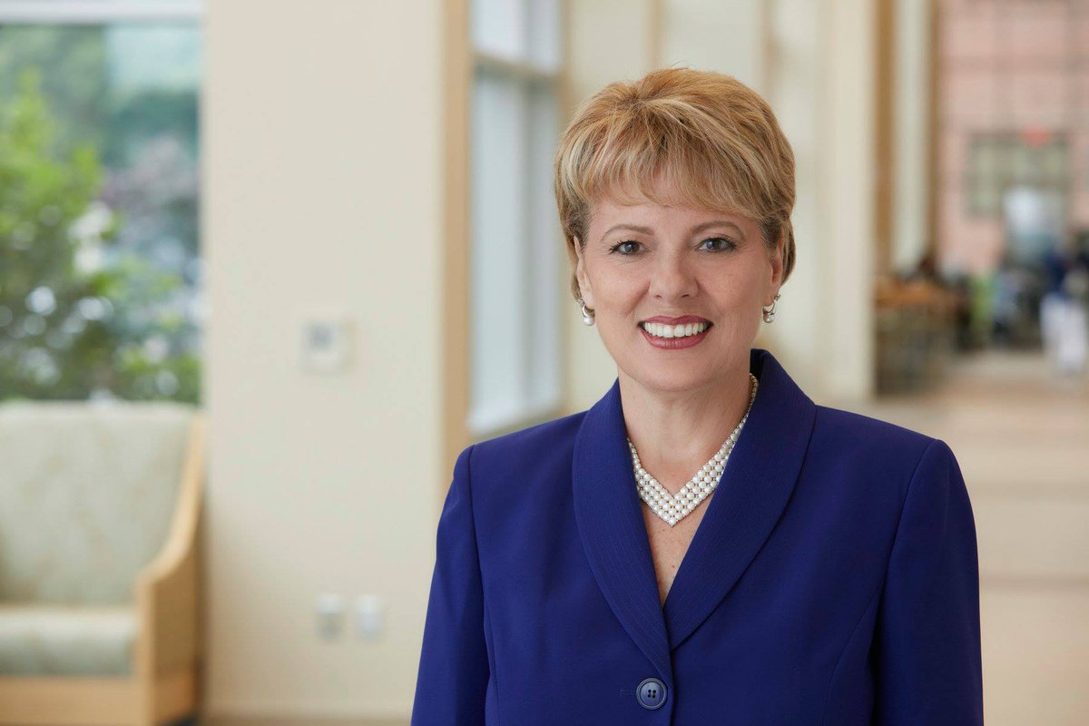 LBHealth's tweet image. Congratulations to #LifeBridgeHealth Executive Vice President and @CarrollHospital President Leslie Simmons who was just named as one of the Daily Record's Top 100 Women! bit.ly/2Fnx5mV #TDRawards