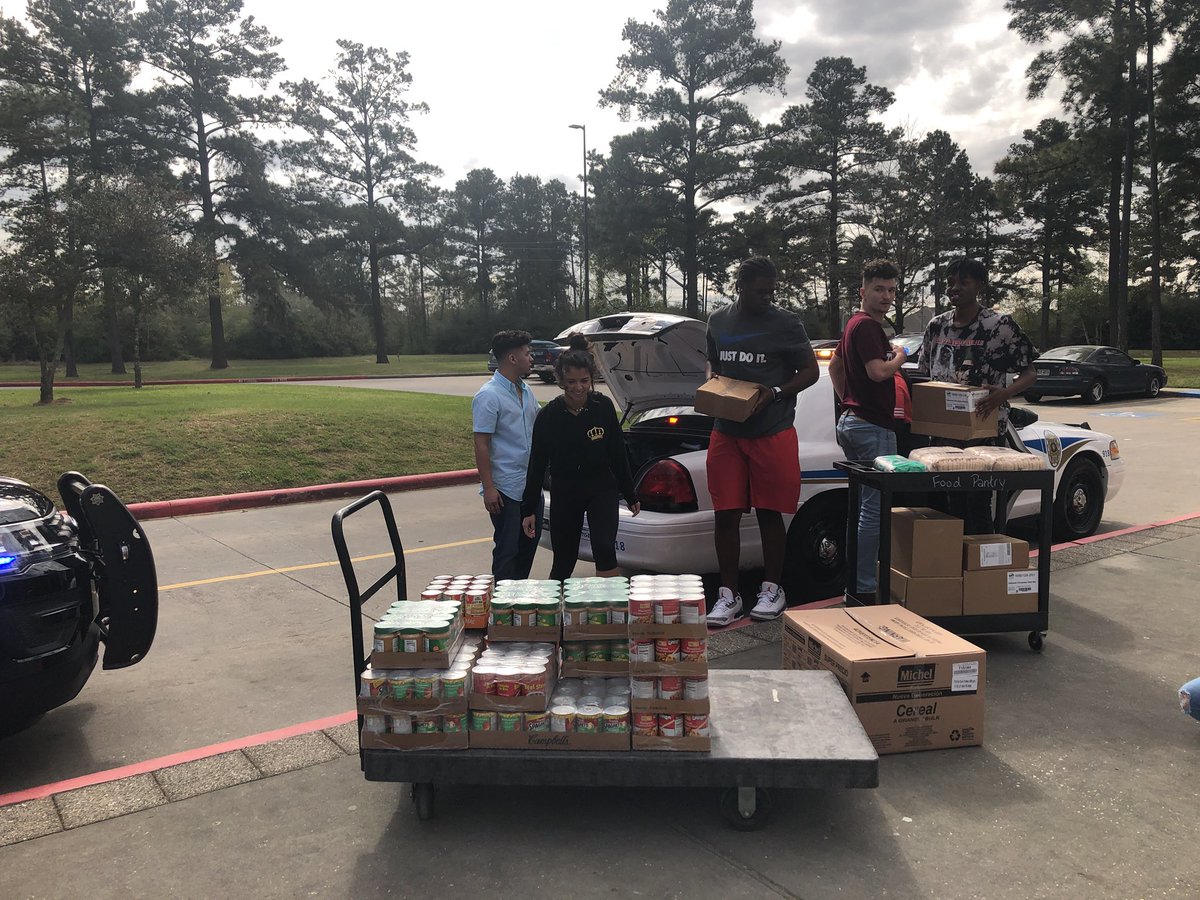 KleinCollins's tweet photo. @kcfoodpantry @bridgetheblue @KleinISD @kleinisdpd  https://t.co/CpTVx6lTYA