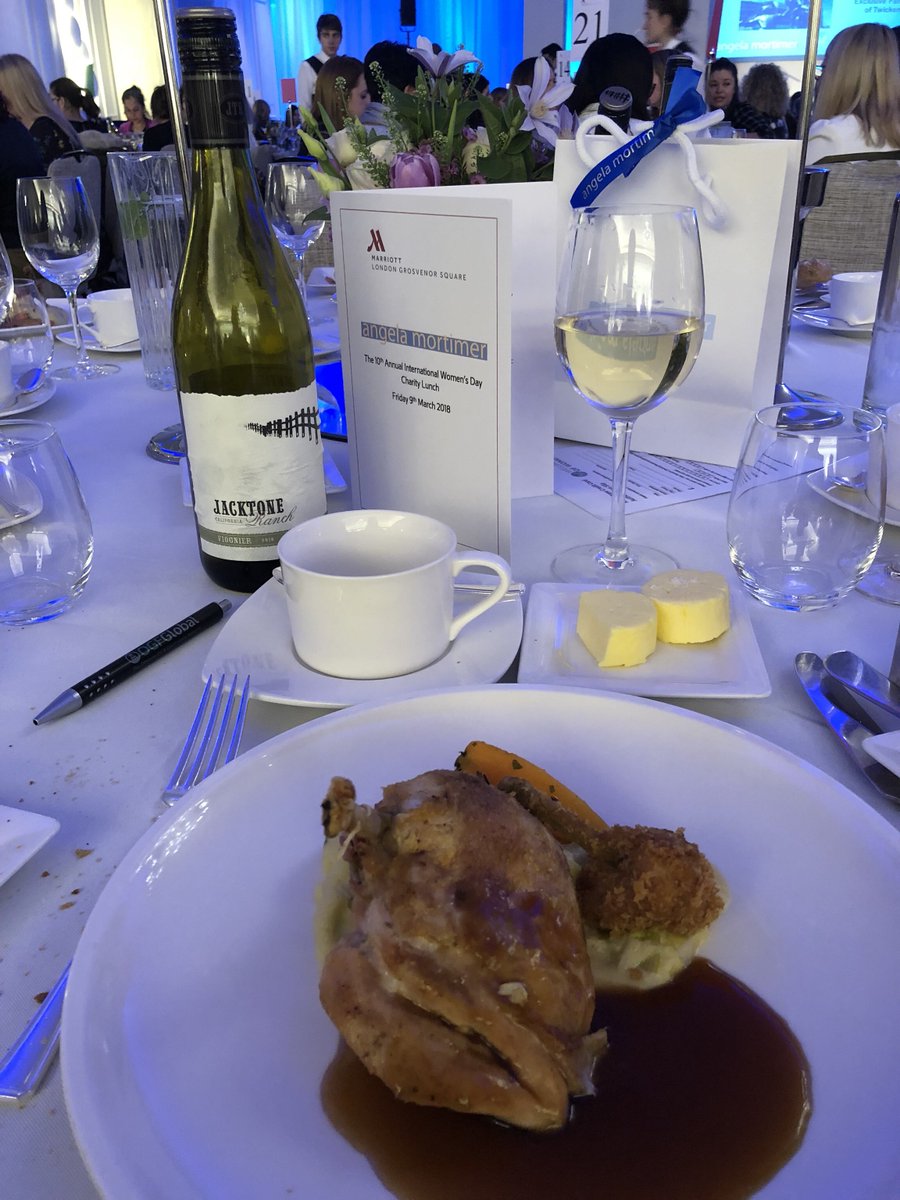 AMFinanceUK's tweet photo. Look at this lovely lunch being served for our guests #AMIWD10 #inspiringwomen #IWD https://t.co/BPgHHLTXpR
