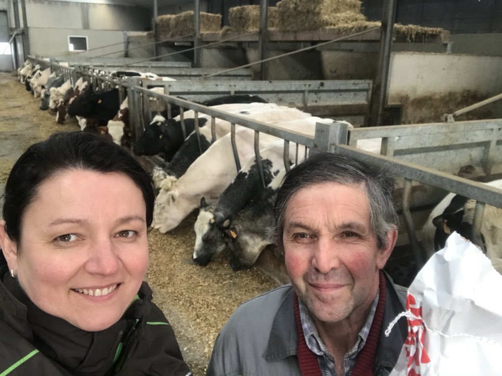 NeleLimaBe's tweet photo. Blij verraste landbouwer Geert Bulcke won dosis Severeen op Agromeeting #Tielt @LGSeedsBelgium #witblauw kent Severeen en zaait niets anders meer https://t.co/jiAPGiAGMe