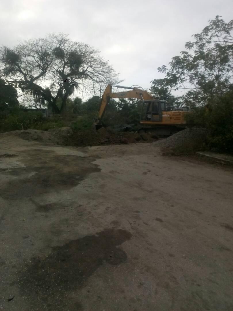 ASBLaTrinidad's tweet photo. Hoy continuamos con la sustitución de tuberías de 21" en el sector el Lochal gracias al presidente @NicolasMaduro y el gobernador @JULIOLEONYARA https://t.co/KZCqEfHSRi