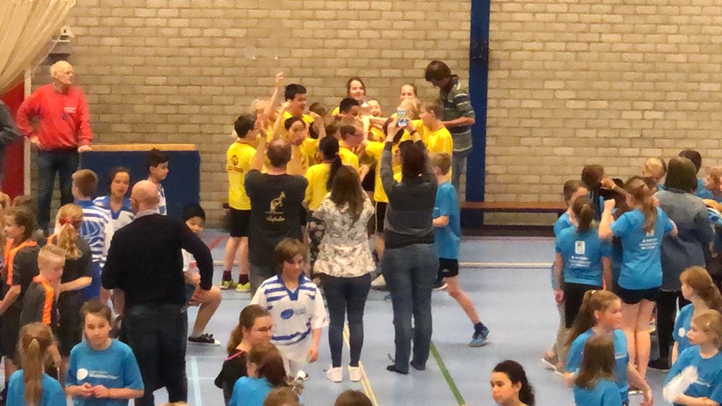 David_0229's tweet photo. En het werd heel spannend! Wauw ze hebben hun eerste plaats geprolongeerd: @DynamisHoorn groep 7b wint opnieuw de finale van #FunInAthletics #Trots https://t.co/LKss8mxkw2