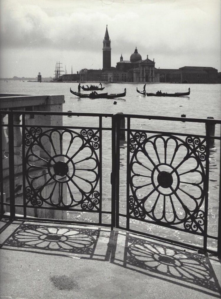 francesca_lovBS's tweet photo. Kees Scherer
Venice, Italy, 1957-1962 https://t.co/BaAbpfF9AC