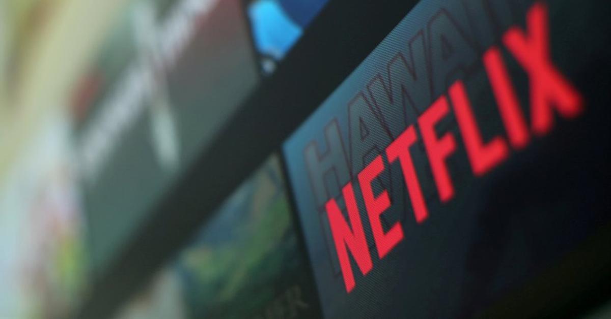 LANACION's tweet photo. ATENCIÓN: si usás @Netflix o @SpotifyARG, es importante que leas esta nota: A partir de este mes, los servicios digitales empezarán a pagar IVA en la Argentina https://t.co/d6qaUKUB0r https://t.co/D0WvI3laKy