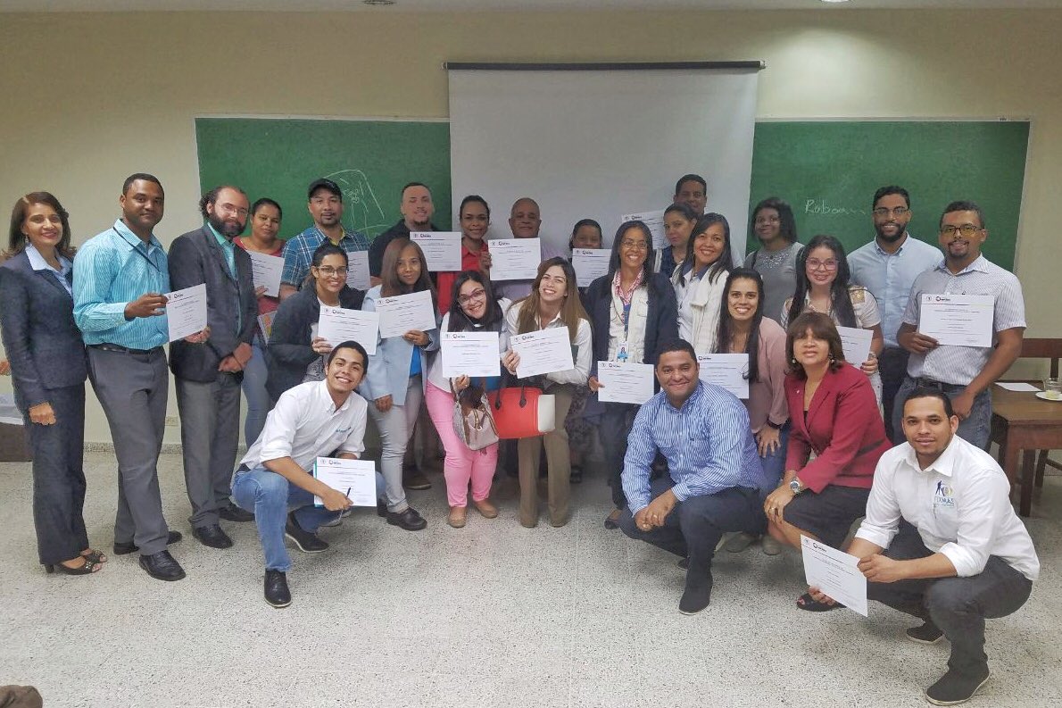 Solusync's tweet photo. Ayer culminamos el Taller Técnica de Ventas. Gracias a Mipymes RD. #Solusync #Capacitacion @mipymes https://t.co/S3qS5P1kur