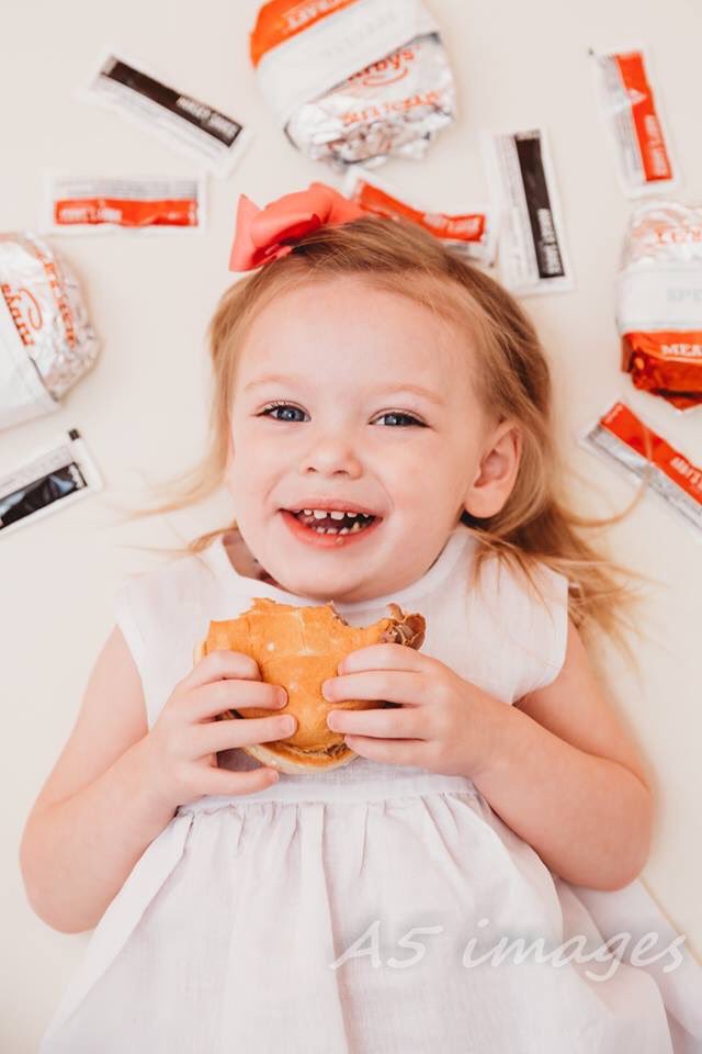 lizhixson's tweet photo. When your niece has a photo shoot with her first love. @Arbys https://t.co/uzsYxB5cas