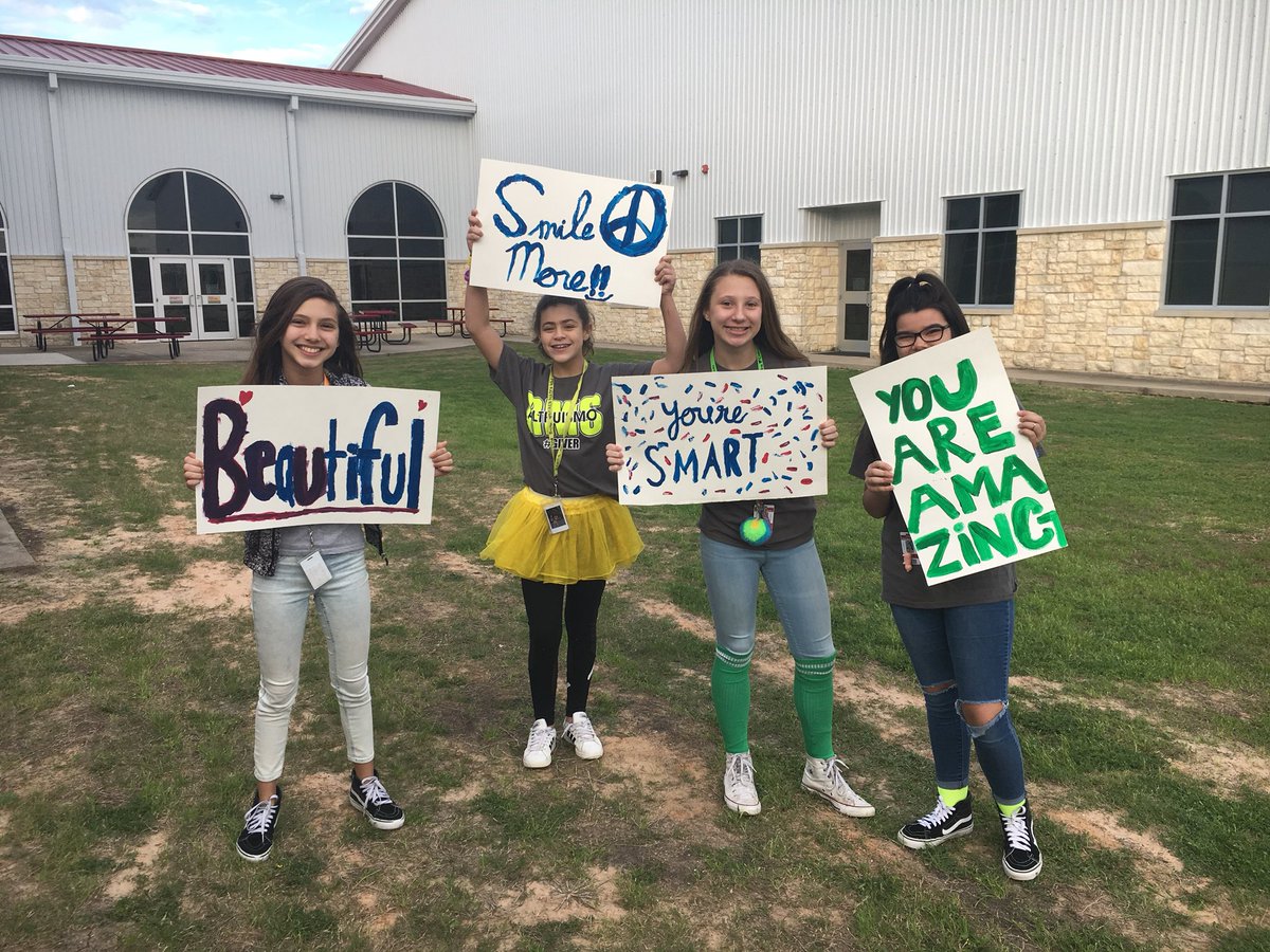 PRMS_Playhouse's tweet photo. RAK and leave your mark got together to cheer students on and they walked in :-) @MsMartRms https://t.co/dd1fOaf2fj