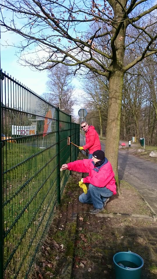 VVDRenkum's tweet photo. Vandaag tijdens @NLDOET bij Speeltuin Het Talud. Aanpakken. Met elkaar, voor elkaar! @VVDRenkum doet, samen met @PvdARenkum. #WijstaanvoorRenkum https://t.co/DO7pLFJJmD
