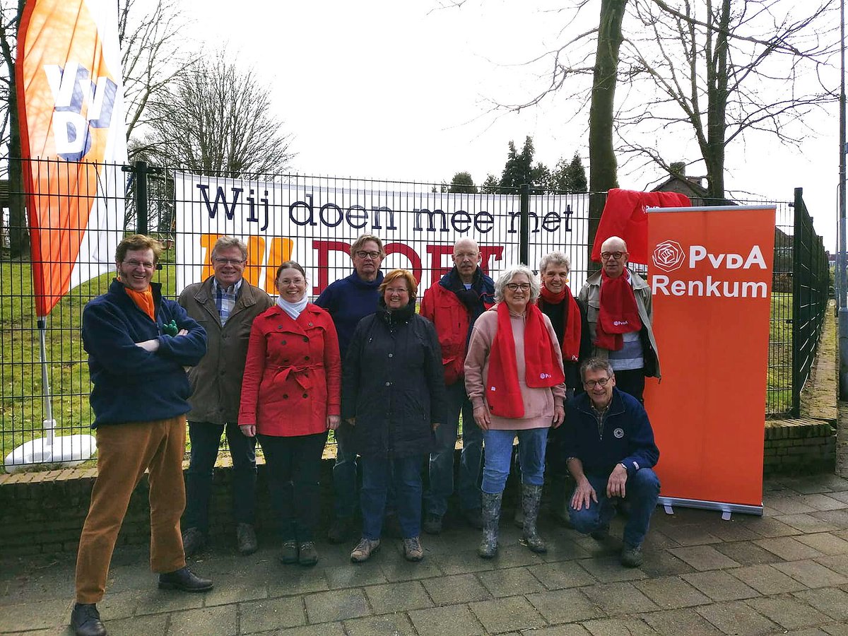 VVDRenkum's tweet photo. Vandaag tijdens @NLDOET bij Speeltuin Het Talud. Aanpakken. Met elkaar, voor elkaar! @VVDRenkum doet, samen met @PvdARenkum. #WijstaanvoorRenkum https://t.co/DO7pLFJJmD