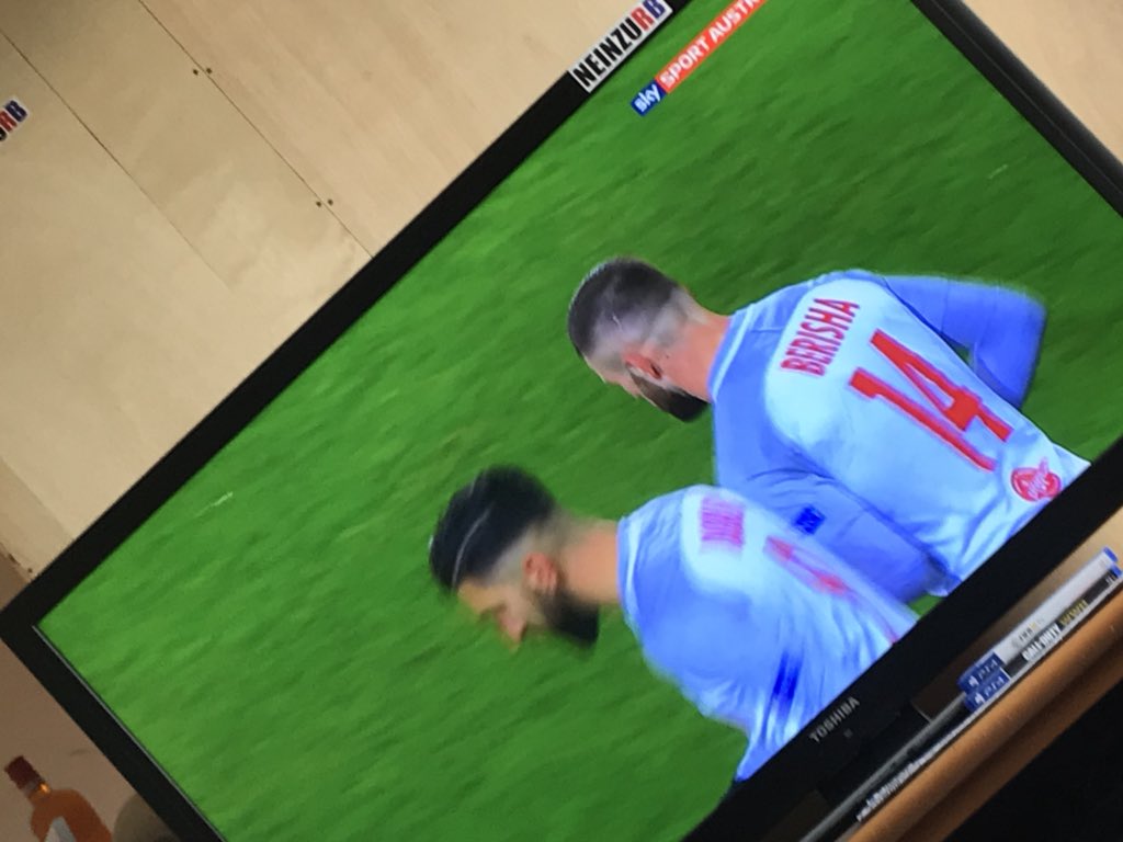 kischersflaus's tweet photo. Ich schau mir gerade #BVBRBS bei Sky Sport Austria an...😄 GEil, wie der Kommentator abgeht. 😂👍🏻 https://t.co/n6XoO6vcNG