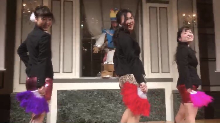 バブリーダンス最高すぎた❣️
スカート短すぎてヒヤヒヤしたけど
楽しすぎてどうでもよかったｗｗ
ひかときょーこと３人で踊ったのまじでいい思い出！忘れん！！
謝恩会もう１回やりたーい（ ｉ _ ｉ ）