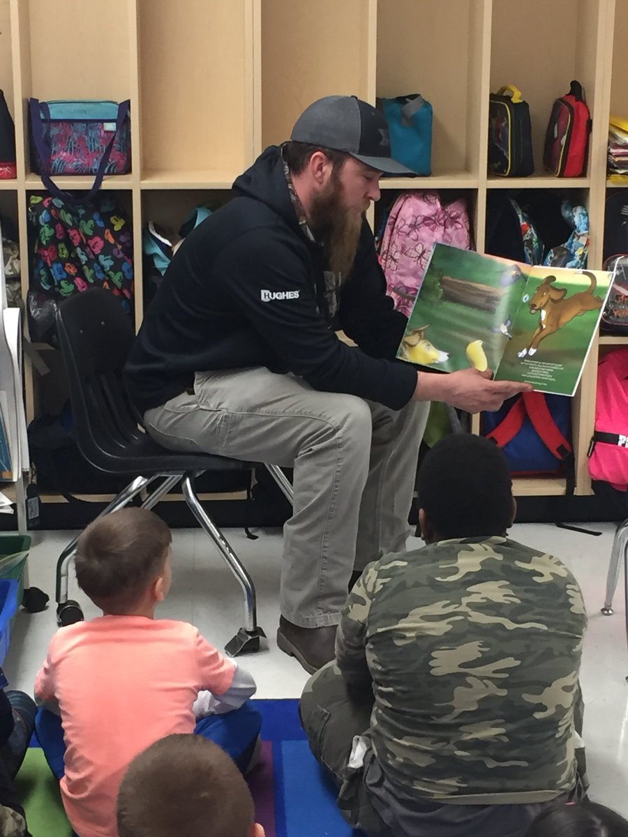NatalieKabel's tweet photo. We had a couple of dads come and read to us to finish up celebrating Dr. Seuss week! #ReadAcrossAmerica #ReadAcrossAmericaDay @WesternUnionES #WUESfamily @AGHoulihan #reading https://t.co/I2r3pUD5W8