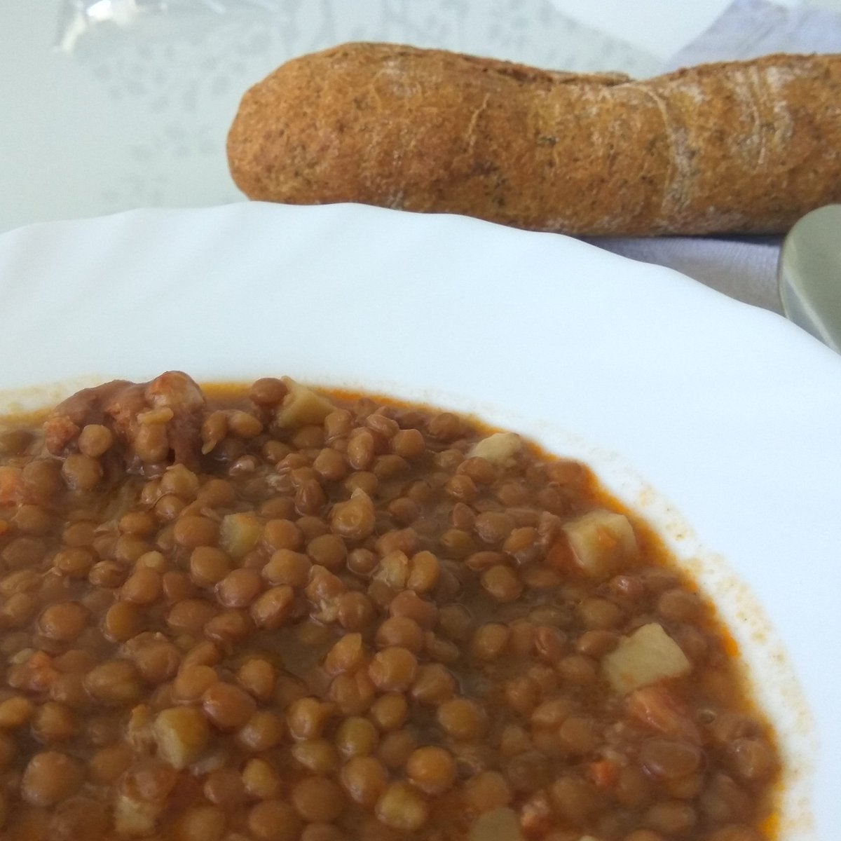 franxescocina's tweet photo. Os gustan las legumbres? Pues... Hoy toca lentejas con chorizo!
#franxescocina #francescocina #branding #bevange #foodie #murcia #tallerdecocina #legumbres #lentejas #comerencasa #comida #BuenProvecho #tuchef #chef #food #foodinfluencer https://t.co/W1JMTF2GtK