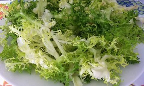 ofizinaaragones's tweet photo. #SabebasQue... en #Zaragoza llamamos en #aragonés "esquerola" a la castellana "escarola"?
Ya sabes, con bien de vinagre y de ajo
RT si te mola la "esquerola" https://t.co/GScvBaaSHY
