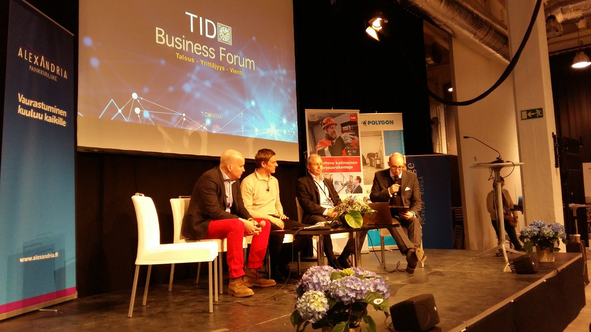 tidmedia_fi's tweet photo. #Porvoo2030 @DemosHelsinki Roope Mokka '#bisnes tapahtuu, kun astuu työhuoneen ovesta ulos' #vuorovaikutus #tidforum paneeli https://t.co/RuQFq6VqY0