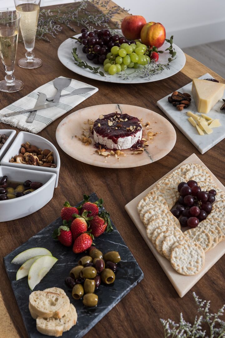 maisonnumen's tweet photo. These exquisite plates are crafted in Carrara marble, by Stories of Italy. Arranged in groups of three, in pairs, or even alone, these plates are visually stunning dinnerware ornaments. https://t.co/ECBaUXfffU