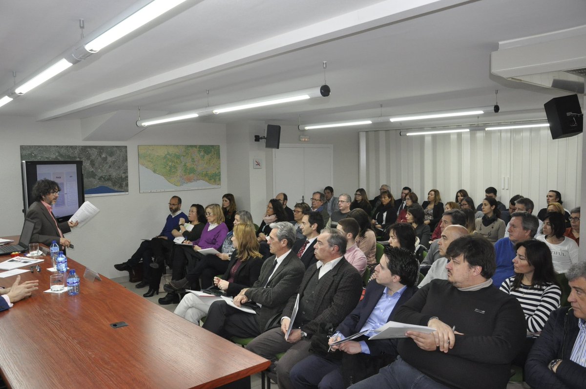 AEBALL_UPMBALL's tweet photo. Més de seixanta assistents a la jornada sobre la LOPD que vam organitzar ahir juntament @FortunyLegal, amb Joan Barceló i Gonzalo Ramón y Cajal 
Us deixem les fotografies de l'acte: https://t.co/scWpvVq4i0 https://t.co/Si9ERSx1w0