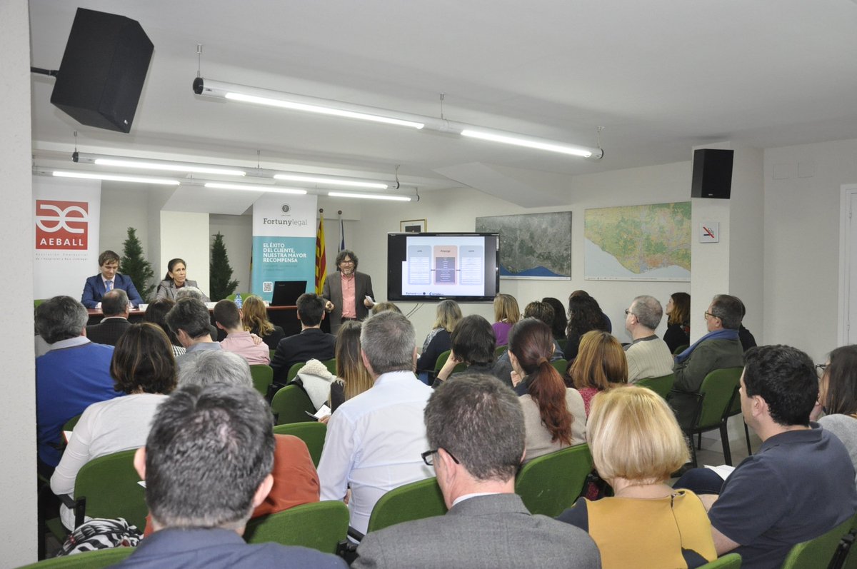 AEBALL_UPMBALL's tweet photo. Més de seixanta assistents a la jornada sobre la LOPD que vam organitzar ahir juntament @FortunyLegal, amb Joan Barceló i Gonzalo Ramón y Cajal 
Us deixem les fotografies de l'acte: https://t.co/scWpvVq4i0 https://t.co/Si9ERSx1w0