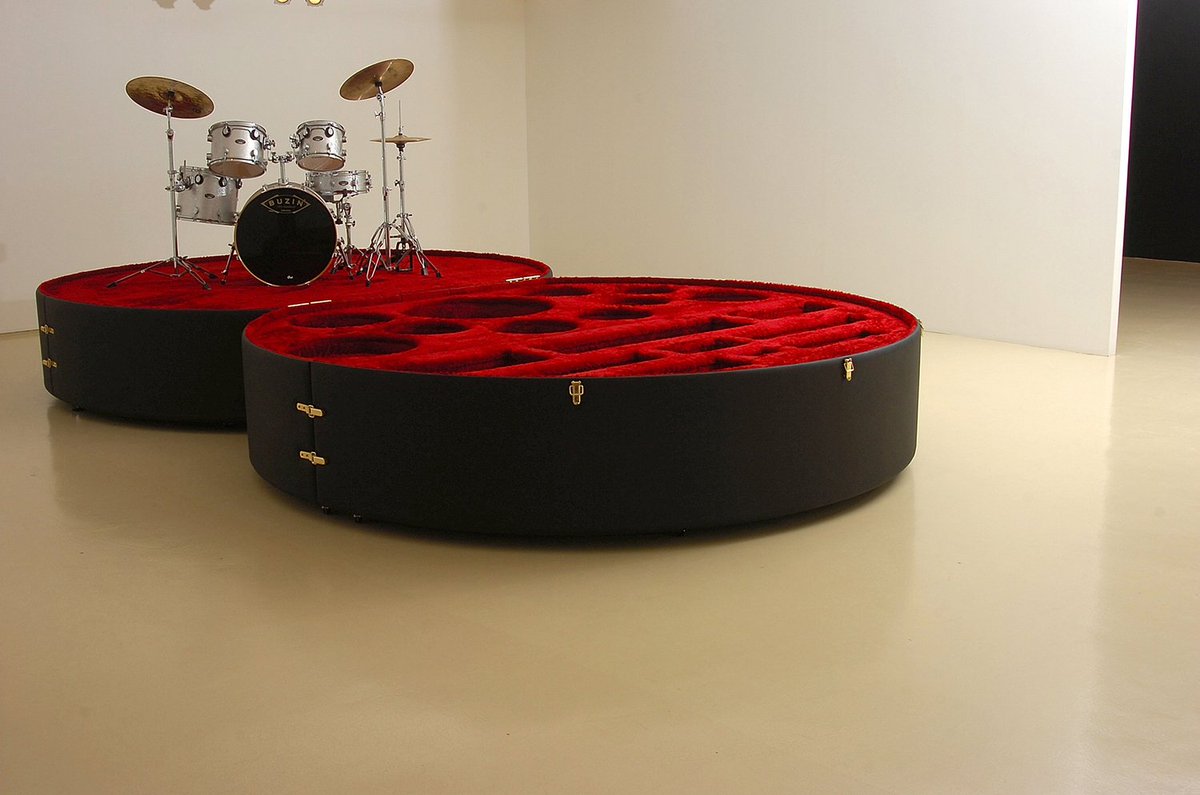 Cases by #NaamaTsabar // Nullifying the portability of music instruments #drums #guitar #soundart #contemporary #art thosewhomakewaves.com/home/2018/3/9/…