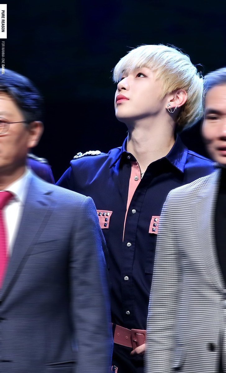 danieltoothcute's tweet photo. 네가 우리 앞에 나타나 준건 기적이었고 너를 만난 건 나에게 행운이었고 너와 의미 있는 시간들을 함께 보내서 영광이었어. 앞으로도 너를 항상 응원하고 너와 함께할 날들을 기억할게. 행복하자 다니엘💗 

#OneYearWithDaniel https://t.co/81oggQ2VMG