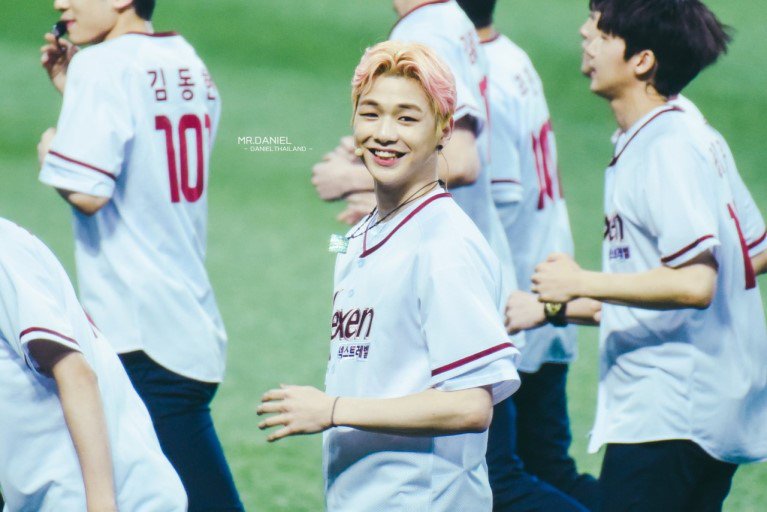 godDaniel1004's tweet photo. #강다니엘
일년전오늘나타나줘서고마워
#OneYearWithDaniel
#KangDaniel 
#복면가왕 
너와함께한 모든날들이 행복했다
변함없이응원약속해요 다니엘 https://t.co/4D4vUKBT1P