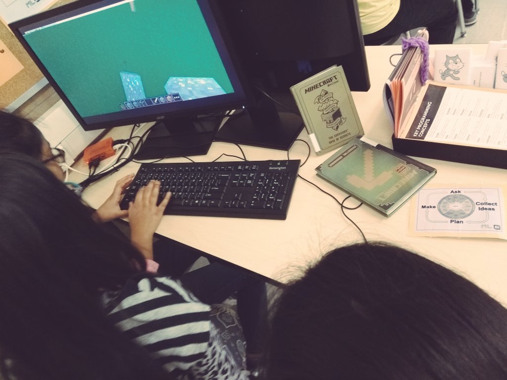 Comic_Book_Club's tweet photo. Hark! Minecraft is on @Raspberry_Pi!
...our #Peel21st #KidLit members finding out the potential of these cool little computers. https://t.co/AphbzeWivQ