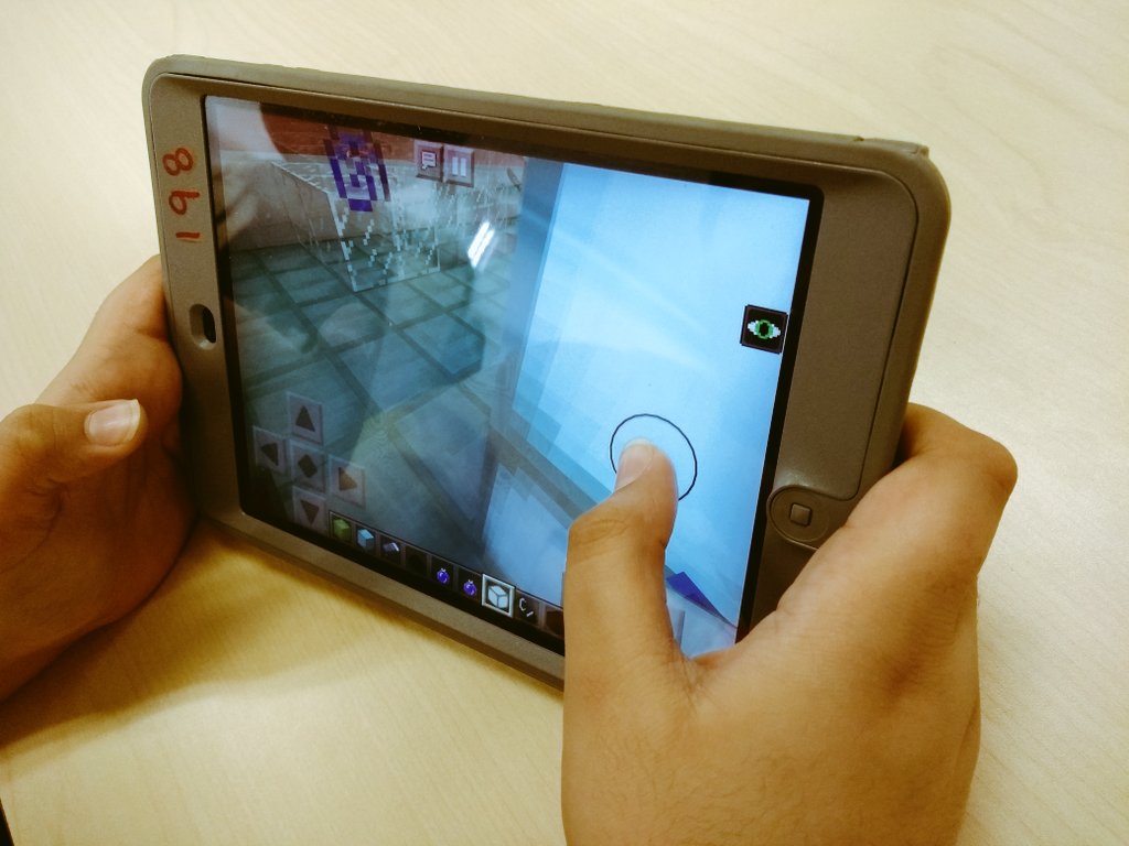 MrSchuermann's tweet photo. The @Comic_Book_Club #KidLit team reviewing our #Peel21st #DigCit #Minecraft rules for effective, collaborative play before working togther on their 'EPIC Base!' @PDSB_Libraries. https://t.co/ewYyOnbVKz