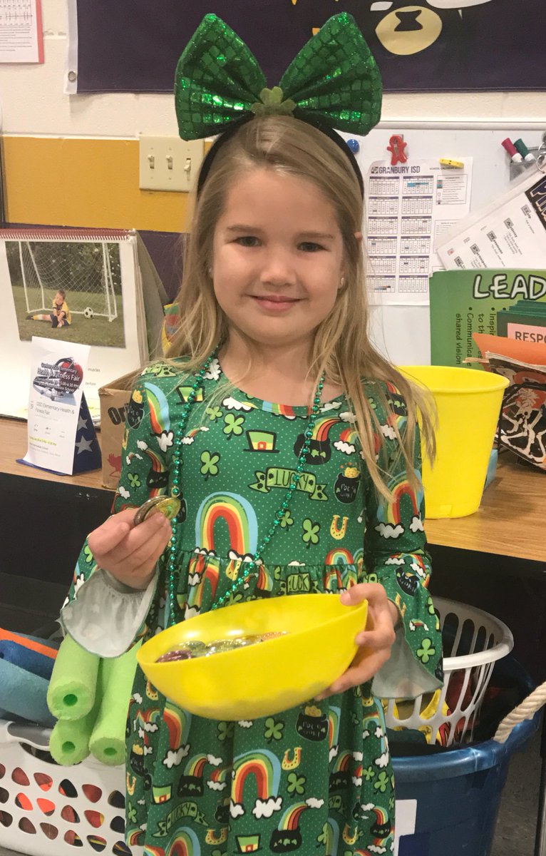 janechiles4's tweet photo. A fun week! Wishing All a fun and safe spring break! #leprechaunfun💚🍀#countingcoins #openhouse #WeloveAES @ActonElementary https://t.co/LbhM4NTicS