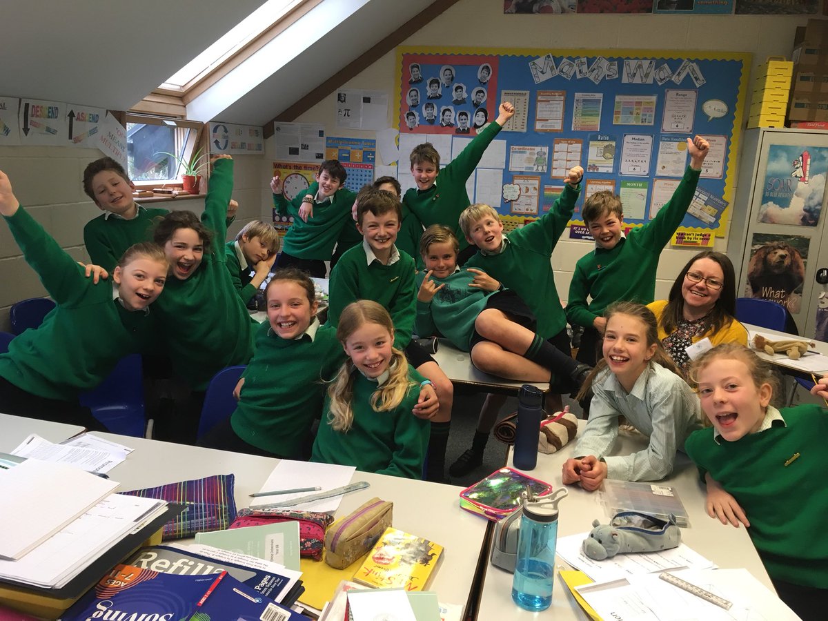 ThorngroveMaths's tweet photo. Great problem solving morning with Yr 6. All were involved and we had fun sorting out the lighting issue!! #pickyourpath #mathstg https://t.co/h9I0ja6oFg