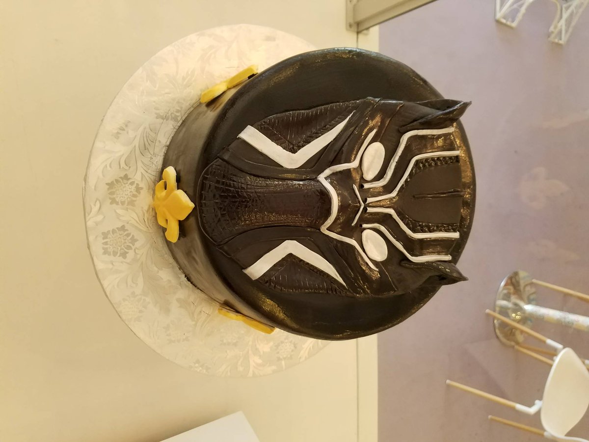 LolliBopSweets's tweet photo. Black Panther Cake! #blackpanthercake #superherocake #LolliBopSweetShop https://t.co/3g3tfzExQK