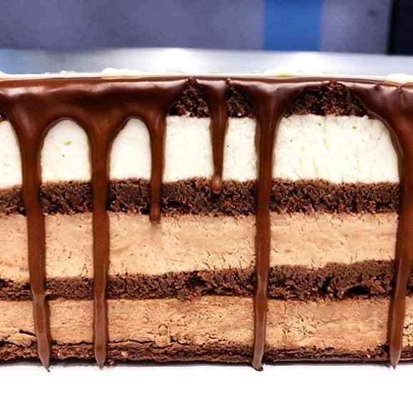 jbchang's tweet photo. Those layers! 🙌 Triple chocolate mousse cake with white, milk, dark chocolate mousse in between flourless chocolate cake layers. #classic #whitechocolate #milkchocolate #bittersweetchocolate #mousse #glutenfree #flourbakery #perfectlayers #amazingbak… https://t.co/KVzyD35DGr https://t.co/X5ouvhcAEH