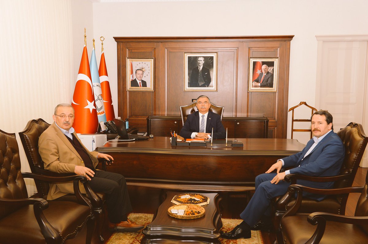 Diyanet-Sen Genel Başkanımız Mehmet Bayraktutar'la;Milli Eğitim Bakanı Sn.İsmet Yılmaz ile görüştük.

Diyanet Çalışanlarından önlisans mezunu olanlara lisans tamamlama hakkı istiyoruz.

Sn.Bakanımızın özel ilgisini istedik.

Bakanımız konuya çok ilgi gösterdiler.Teşekkür ediyoruz