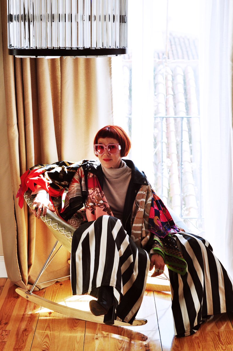 MsLupeCastro's tweet photo. #accessoriesfunfriday After Paris, #Madrid Wearing @xavi__reyes stripped wide leg trousers, and the jacket is owned by @whatfashionistameanss who worked with for the first time! @Rube_W https://t.co/6ixDlSSIQJ