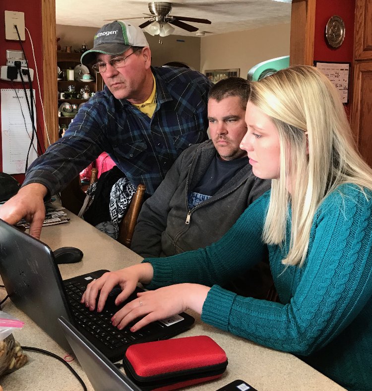 AgConnections's tweet photo. Ashley has spent this past week in Iowa training several Certified AgriEdge Partners on the Land.db software. #WomenInAg #AgriEdge #LandDB https://t.co/SXJnMWipPj