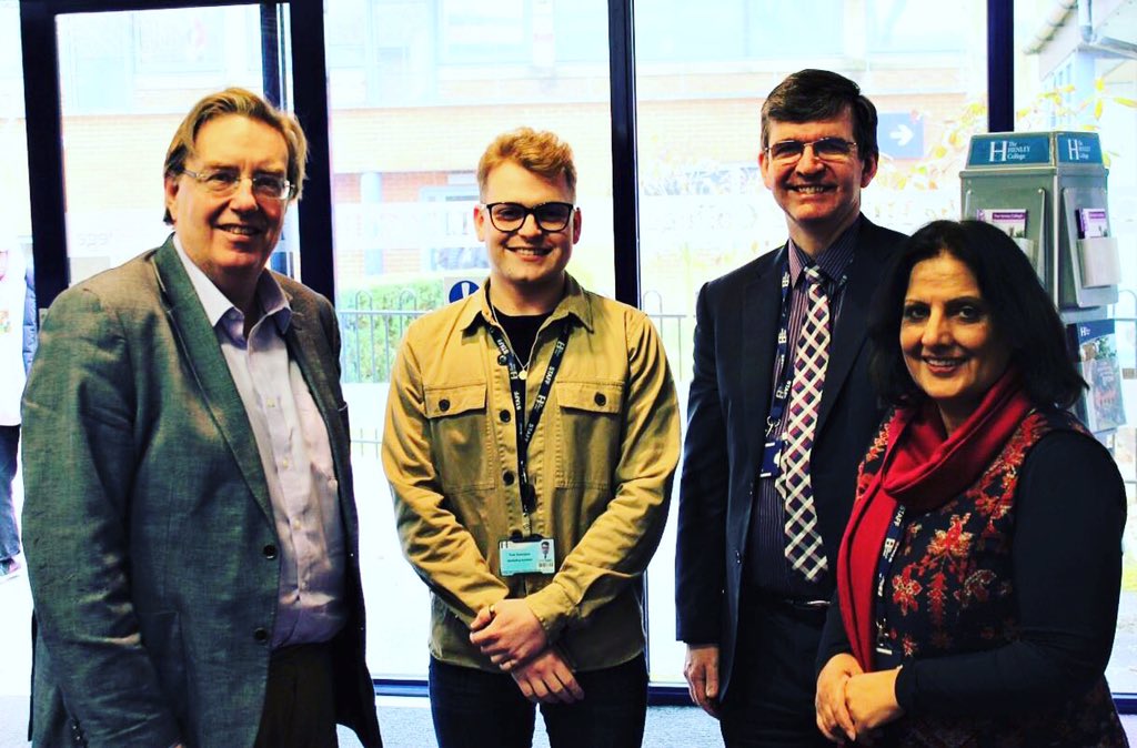 henleycol's tweet photo. We are delighted to have received a #visit from John Howell, our local #MP for #HenleyonThames earlier today!
To find out more visit :
👉https://t.co/weeBcNDsax
#NAW2018 #10KTalks #WorksForMe #supportoursixthformers https://t.co/ni92aDlSdd