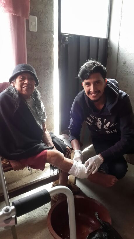 SaludImbabura's tweet photo. #Ibarra| #Distrito10D01 comprometido con los más vulnerables, realiza atención médica a adultos mayores en la parroquia de Sigsipamba https://t.co/5YJyA5an2b
