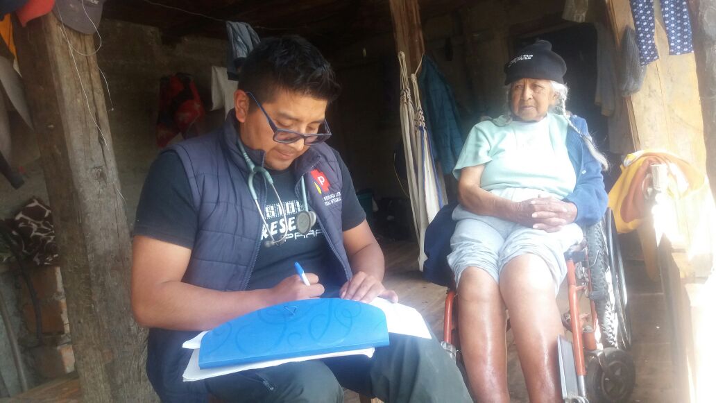 SaludImbabura's tweet photo. #Ibarra| #Distrito10D01 comprometido con los más vulnerables, realiza atención médica a adultos mayores en la parroquia de Sigsipamba https://t.co/5YJyA5an2b