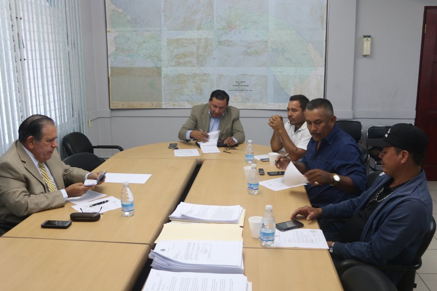 asambleapa's tweet photo. La Comisión de Infraestructura y Asuntos del  Canal de la Asamblea Nacional, recibió en cortesía de sala a los honorables representantes de corregimientos de Darién,  Rogelio Cajares, Santos Sanjur  y Oldemar Chávez. https://t.co/ugGWKQcF1R https://t.co/BigBJKN7Cy